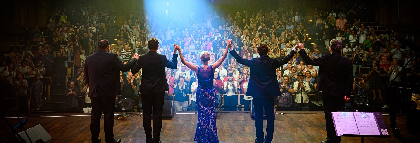 50 šalių, 400 koncertų ir milijonas žiūrovų: garsusis „Edith Piaf show“ atvyksta į Lietuvą